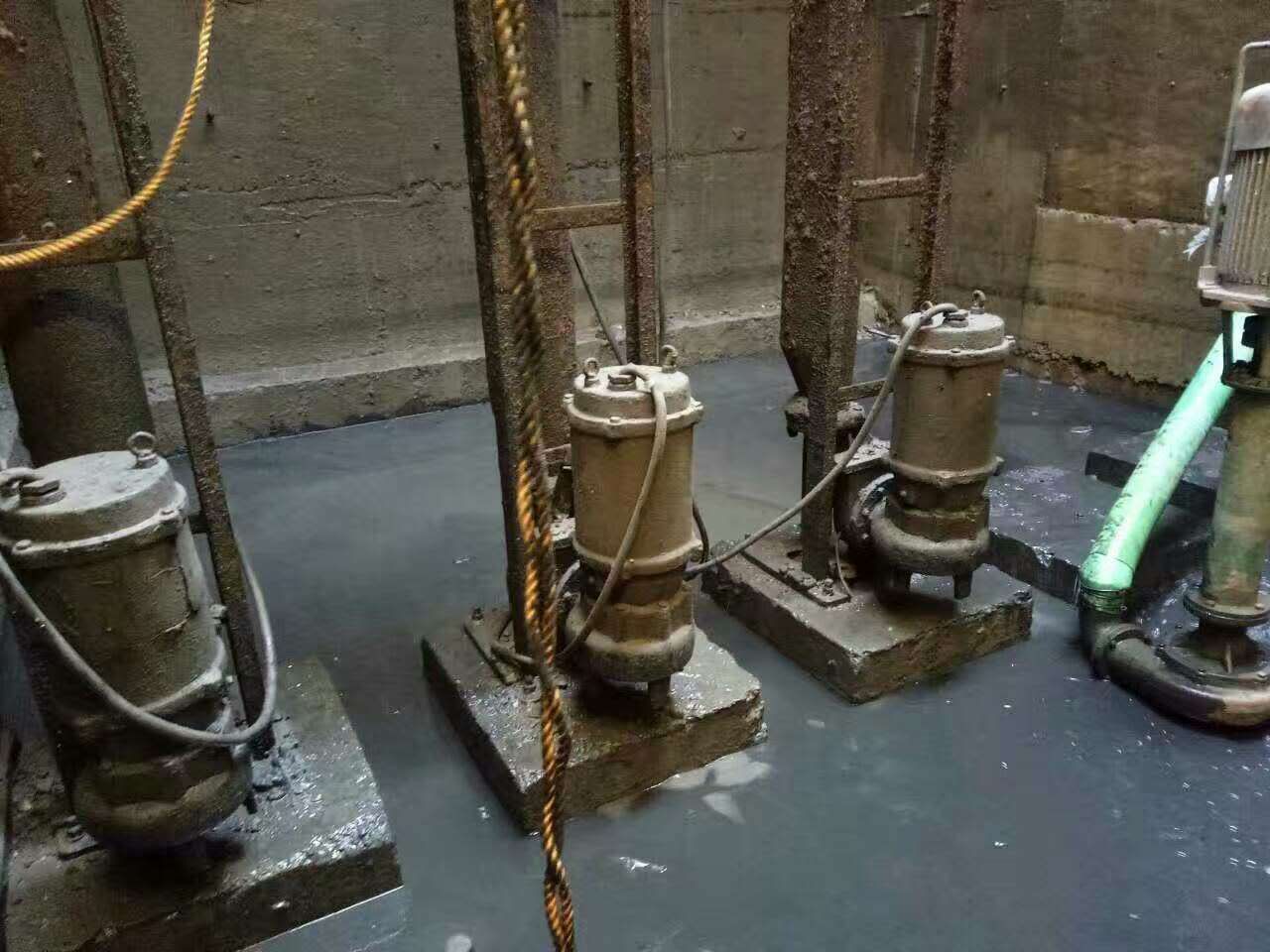 高邑污水池清理